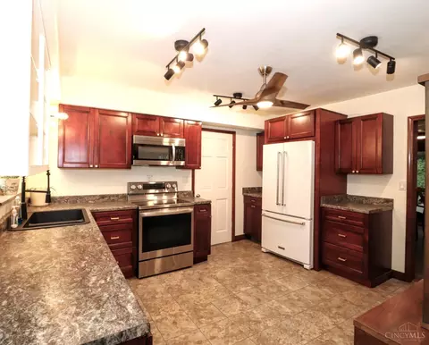 Kitchen - 1815 Wanninger Ln, Cincinnati, OH 45255 photo 1 of 6
