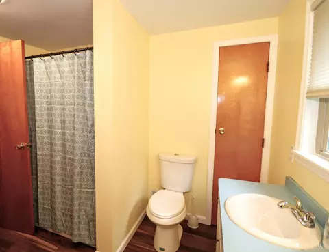 Bath - 1815 Wanninger Ln, Cincinnati, OH 45255 photo 4 of 4
