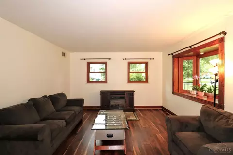 Living - 1815 Wanninger Ln, Cincinnati, OH 45255 photo 1 of 5