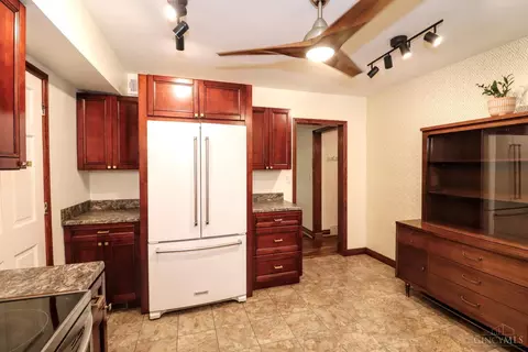 Kitchen - 1815 Wanninger Ln, Cincinnati, OH 45255 photo 6 of 6