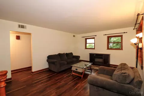 Living - 1815 Wanninger Ln, Cincinnati, OH 45255 photo 2 of 5