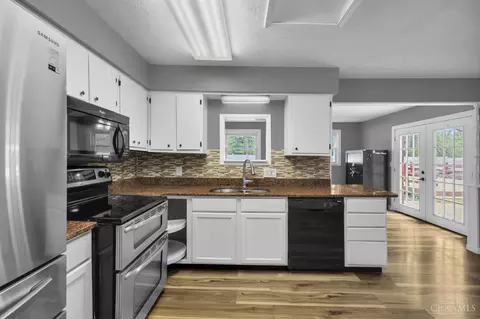 Kitchen - 4488 Glen Willow Dr, Batavia, OH 45103 photo 3 of 3
