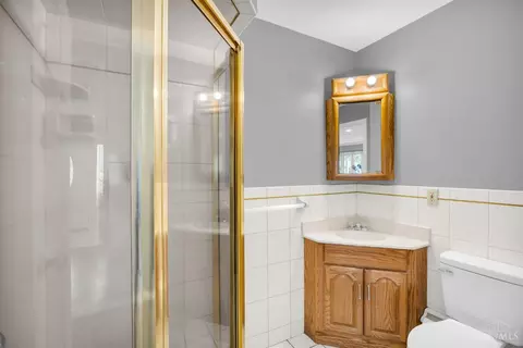 Bath - 4488 Glen Willow Dr, Batavia, OH 45103 photo 1 of 2