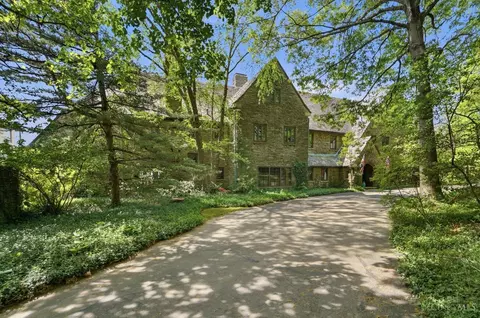 4 Grandin Ln, Cincinnati, OH 45208