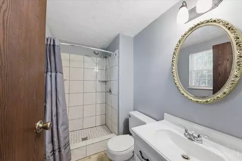 Bath - 8854 Dover Dr, Maineville, OH 45039 photo 1 of 6
