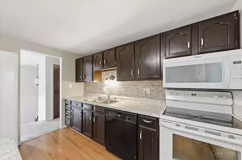 Kitchen - 8854 Dover Dr, Maineville, OH 45039 photo 4 of 4