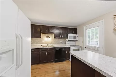 Kitchen - 8854 Dover Dr, Maineville, OH 45039 photo 1 of 4