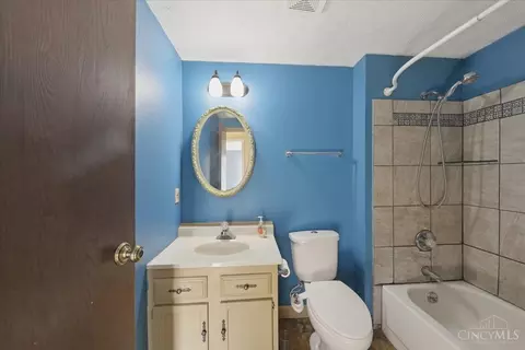 Bath - 8854 Dover Dr, Maineville, OH 45039 photo 4 of 6