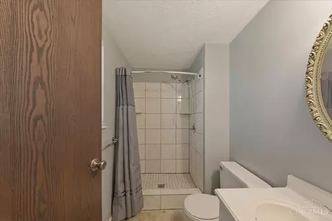 Bath - 8854 Dover Dr, Maineville, OH 45039 photo 2 of 6