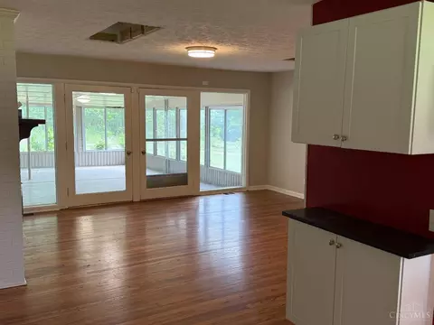 Living - 9810 Lorelei Dr, Cincinnati, OH 45231 photo 2 of 2