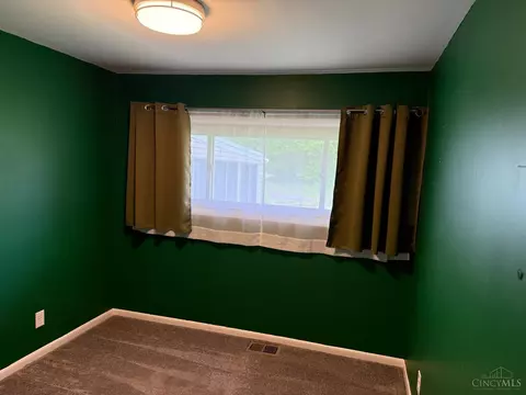 Bedroom - 9810 Lorelei Dr, Cincinnati, OH 45231 photo 1 of 2