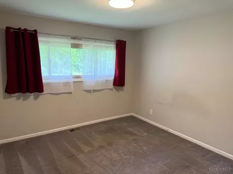 Bedroom - 9810 Lorelei Dr, Cincinnati, OH 45231 photo 2 of 2