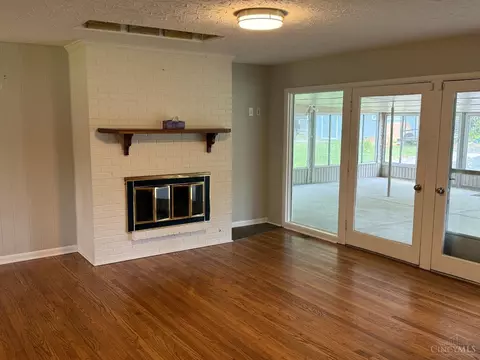 Living - 9810 Lorelei Dr, Cincinnati, OH 45231 photo 1 of 2