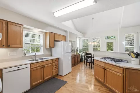 Kitchen - 504 Dakota Run, Hamilton Township, OH 45039 photo 1 of 5