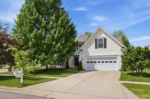 Exterior - 504 Dakota Run, Hamilton Township, OH 45039 photo 2 of 14