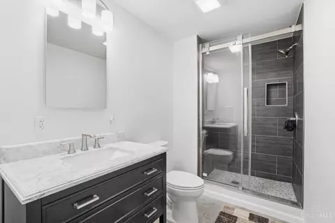 Bath - 504 Dakota Run, Hamilton Township, OH 45039 photo 7 of 8