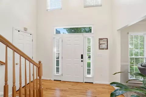 Entry Way - 504 Dakota Run, Hamilton Township, OH 45039 photo 1 of 10