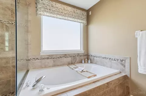 Bath - 504 Dakota Run, Hamilton Township, OH 45039 photo 3 of 8