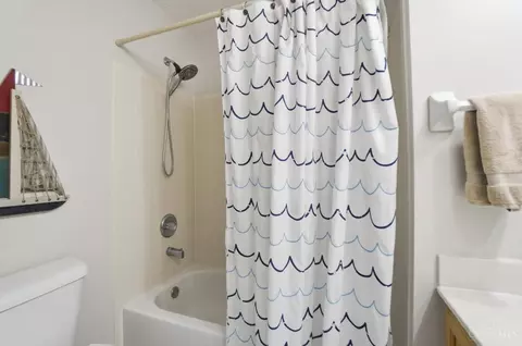 Bath - 504 Dakota Run, Hamilton Township, OH 45039 photo 6 of 8
