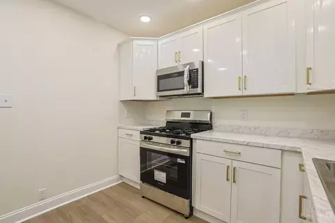 Kitchen - 2956 Henshaw Ave, Cincinnati, OH 45225 photo 2 of 2