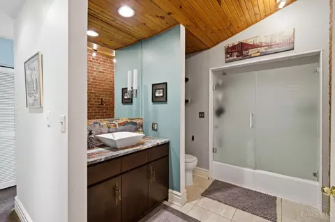 Bath - 1224 Ida St, Cincinnati, OH 45202 photo 2 of 3
