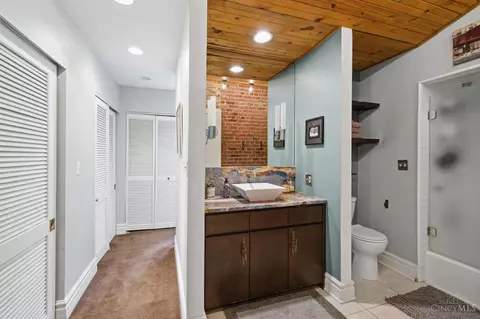 Bath - 1224 Ida St, Cincinnati, OH 45202 photo 3 of 3