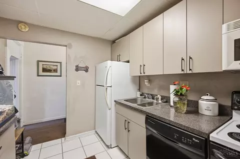Kitchen - 1224 Ida St, Cincinnati, OH 45202 photo 1 of 4