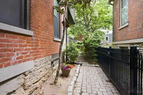 Exterior - 1224 Ida St, Cincinnati, OH 45202 photo 7 of 8