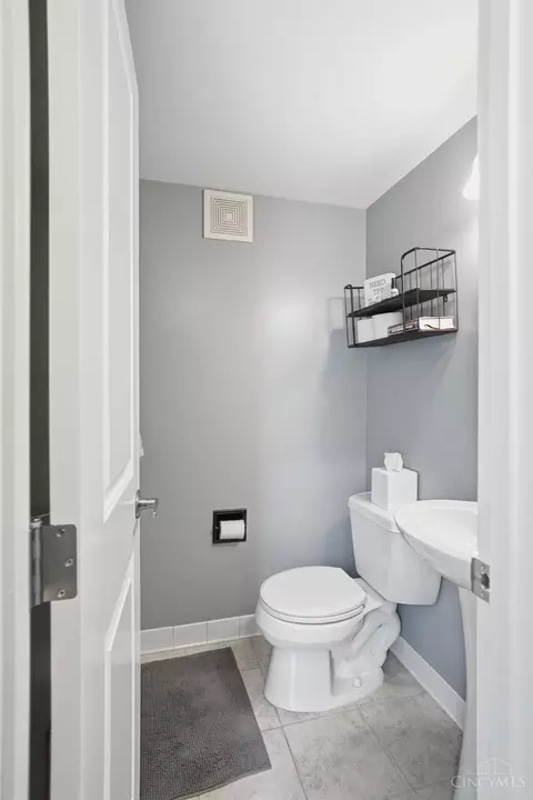 Bath - 5318 Chatelaine Ct, Cincinnati, OH 45247 photo 1 of 3