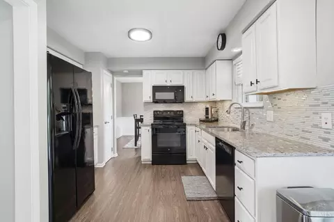 Kitchen - 5318 Chatelaine Ct, Cincinnati, OH 45247 photo 1 of 2