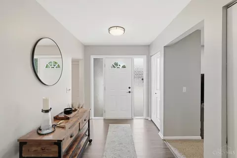 Entry Way - 5318 Chatelaine Ct, Cincinnati, OH 45247 photo 1 of 3