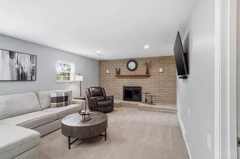 Living - 5318 Chatelaine Ct, Cincinnati, OH 45247 photo 2 of 2