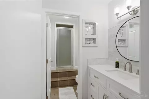 Bath - 5318 Chatelaine Ct, Cincinnati, OH 45247 photo 2 of 3