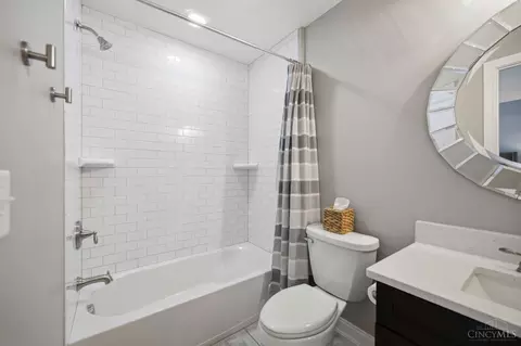 Bath - 3266 Harborside Dr, Cincinnati, OH 45248 photo 7 of 9