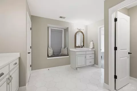 Bath - 3266 Harborside Dr, Cincinnati, OH 45248 photo 3 of 9