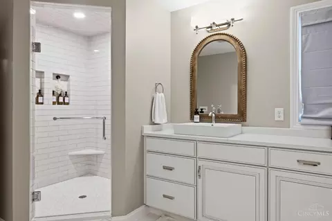 Bath - 3266 Harborside Dr, Cincinnati, OH 45248 photo 1 of 9
