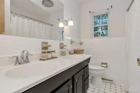 Bath - 761 Kipp Dr, Cincinnati, OH 45255 photo 4 of 6