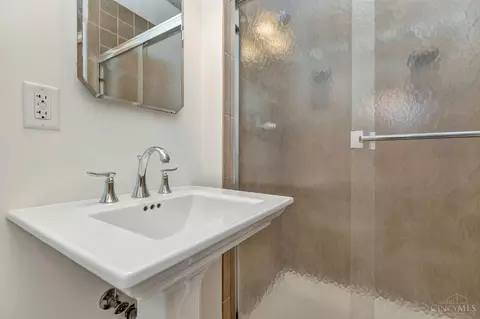 Bath - 761 Kipp Dr, Cincinnati, OH 45255 photo 3 of 6