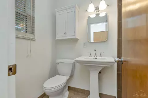 Bath - 761 Kipp Dr, Cincinnati, OH 45255 photo 2 of 6
