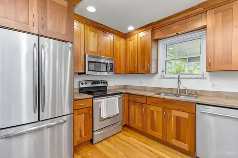 Kitchen - 761 Kipp Dr, Cincinnati, OH 45255 photo 2 of 3
