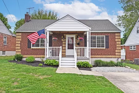 18 Crestmont Dr, Reading, OH 45215