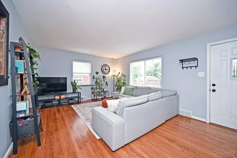 Living - 18 Crestmont Dr, Reading, OH 45215 photo 2 of 5