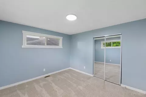 Bedroom - 8707 Moonlight Ln, Cincinnati, OH 45231 photo 6 of 10