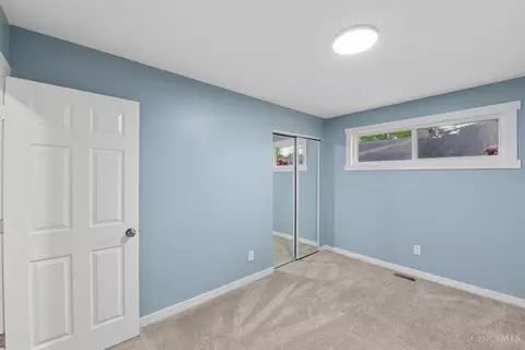 Bedroom - 8707 Moonlight Ln, Cincinnati, OH 45231 photo 5 of 10