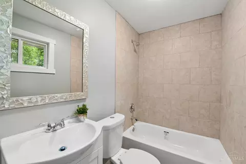 Bath - 8707 Moonlight Ln, Cincinnati, OH 45231 photo 2 of 3