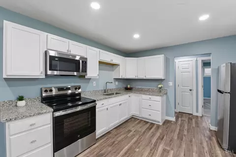 Entry Way - 8707 Moonlight Ln, Cincinnati, OH 45231 photo 2 of 2
