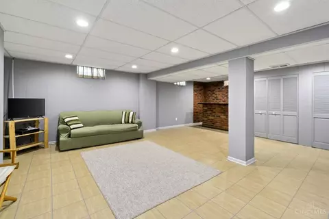 Living - 2784 Mahoning Ct, Cincinnati, OH 45233 photo 5 of 5