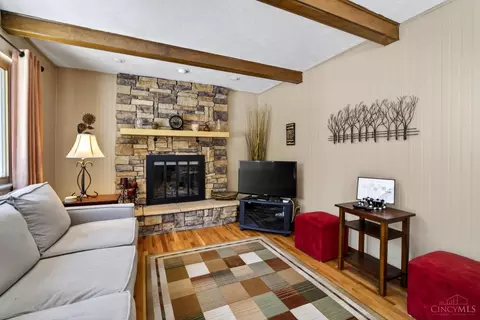Living - 2784 Mahoning Ct, Cincinnati, OH 45233 photo 3 of 5