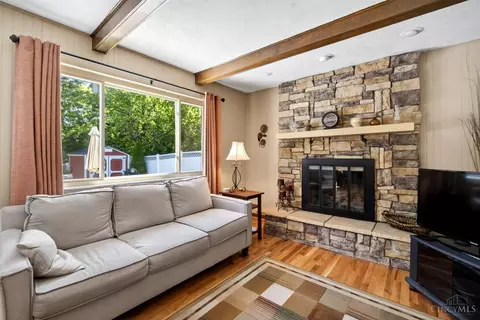 Living - 2784 Mahoning Ct, Cincinnati, OH 45233 photo 4 of 5