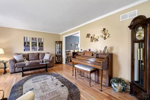 Living - 2784 Mahoning Ct, Cincinnati, OH 45233 photo 1 of 5